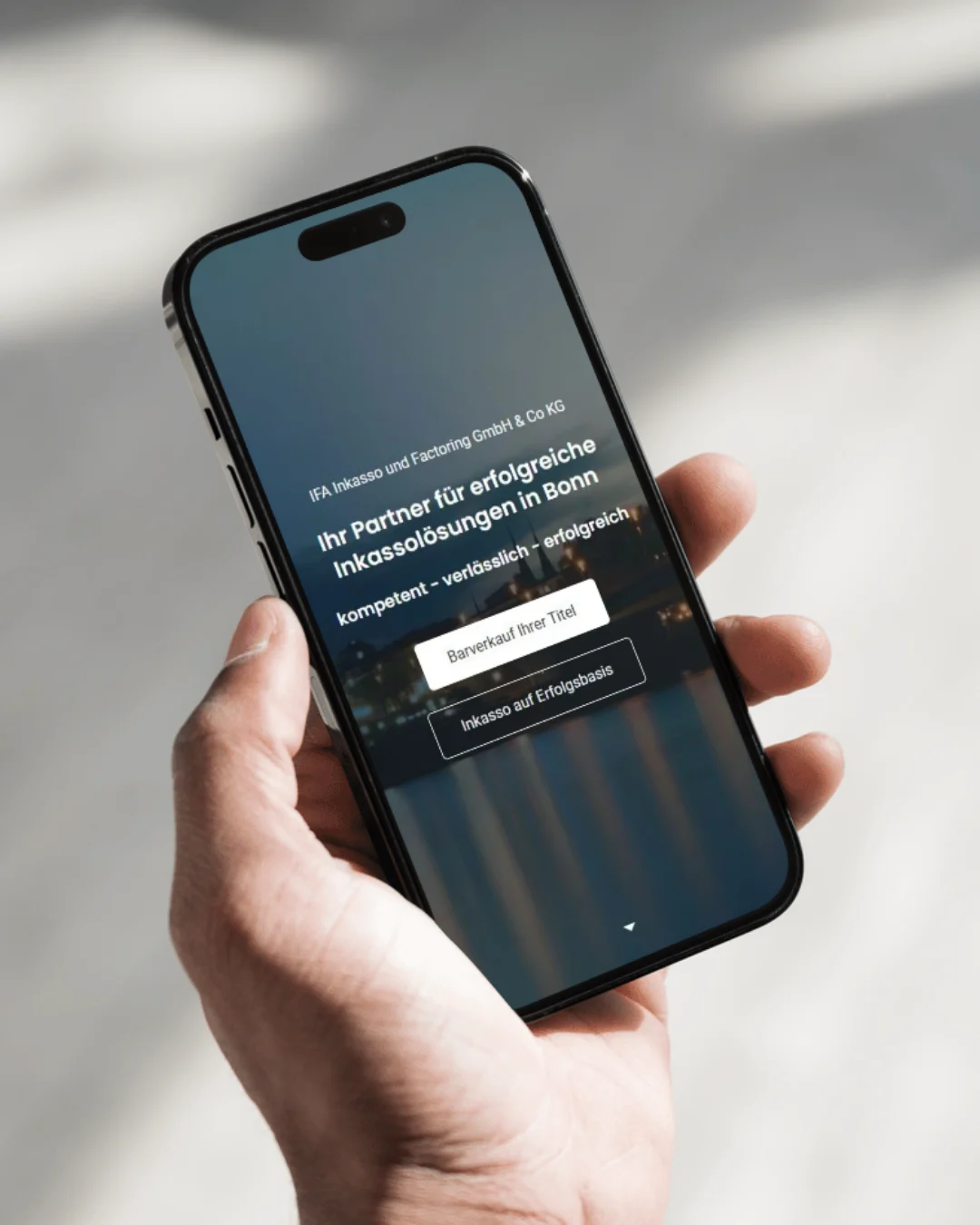 Inkasso Website Hero Handyansicht